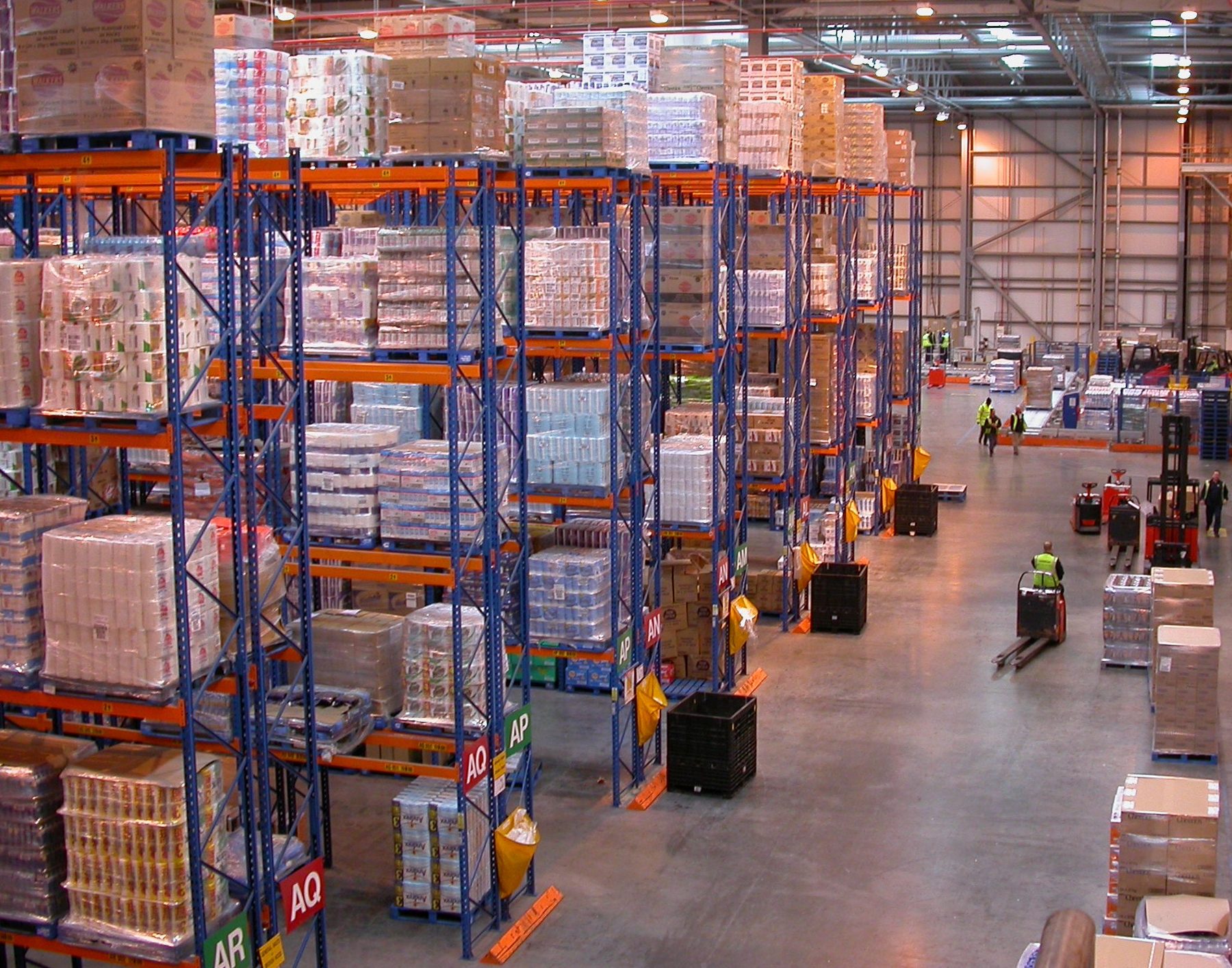 Distribution centre aisles with racking